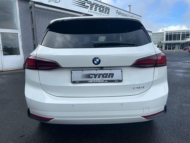 Gebraucht BMW 218 Active Tourer 136 PS (100 kW) 2023 Weiß Van / Kleinbus