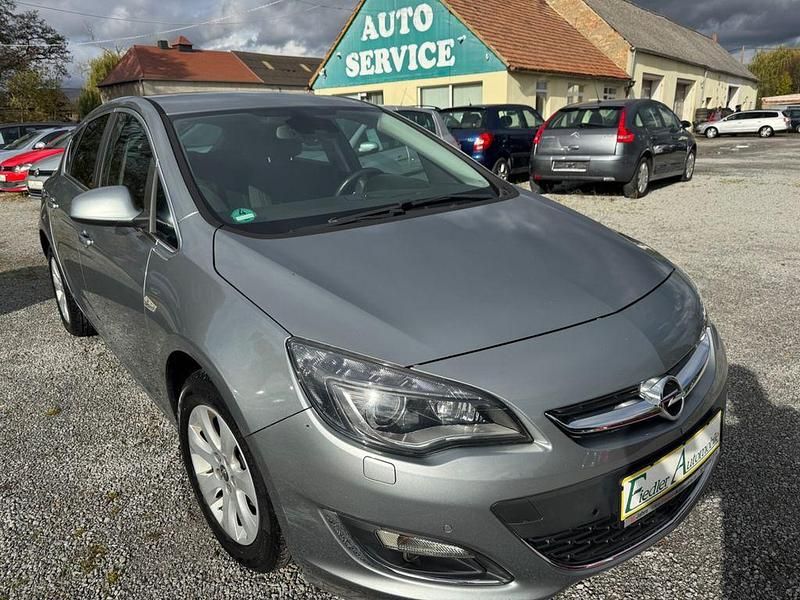 Gebraucht Opel Astra Exklusiv 140 PS (102 kW) 2015 Silber Limousine