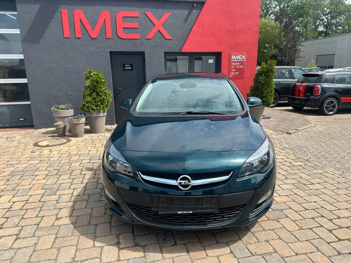 Gebraucht Opel Astra Edition 116 PS (85 kW) 2015 Grün Limousine