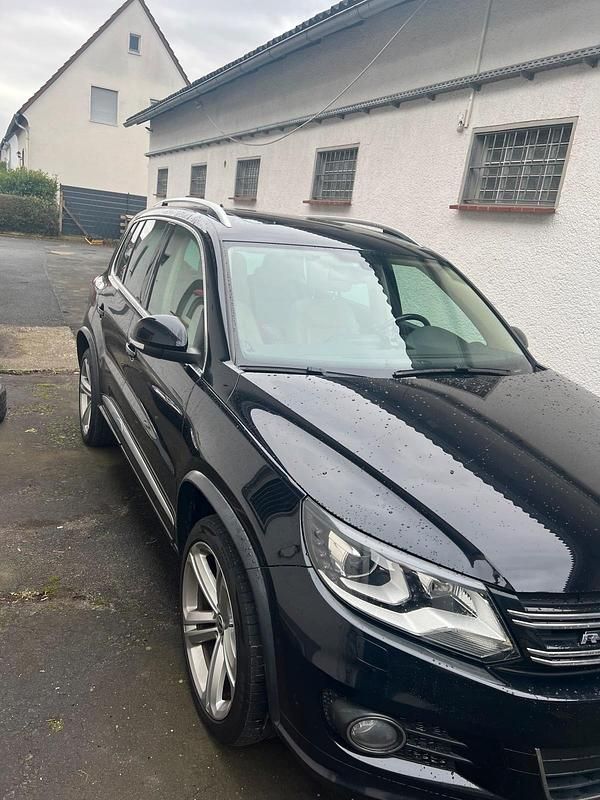 Schwarz Gebraucht 2012 VW Tiguan R-line SUV | 10.500 € (Fairer Preis) - Bild 1/4