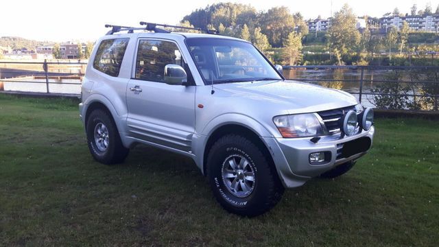 Gebraucht Mitsubishi Pajero Elegance 165 PS (121 kW) 2001 Silber metallic SUV