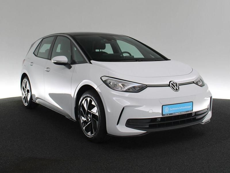Gebraucht VW ID.3 Pro Performance 150 kW (204 PS) 2023 Weiss / gletscherweiss Kleinwagen