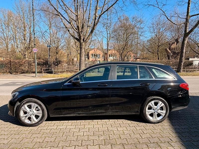 Gebraucht Mercedes C180 156 PS (114 kW) 2015 Schwarz Kombi