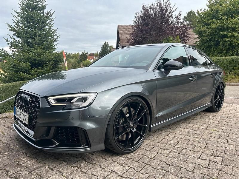 Grau Gebraucht 2020 Audi RS3 Design Kleinwagen | 47.500 € (Fairer Preis) - Bild 1/4