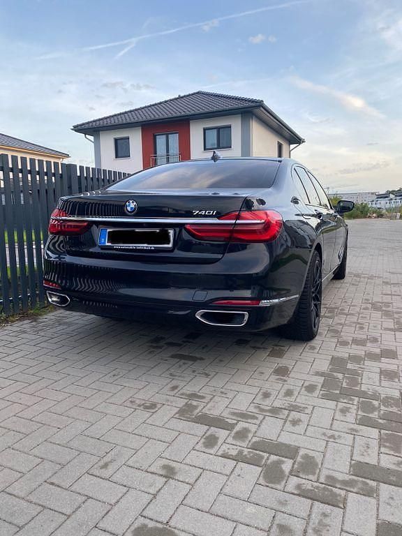 Gebraucht BMW 740 326 PS (239 kW) 2018 Schwarz Limousine