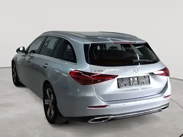 Gebraucht Mercedes C200 Avantgarde 163 PS (119 kW) 2022 Hightechsilber metallic Kombi