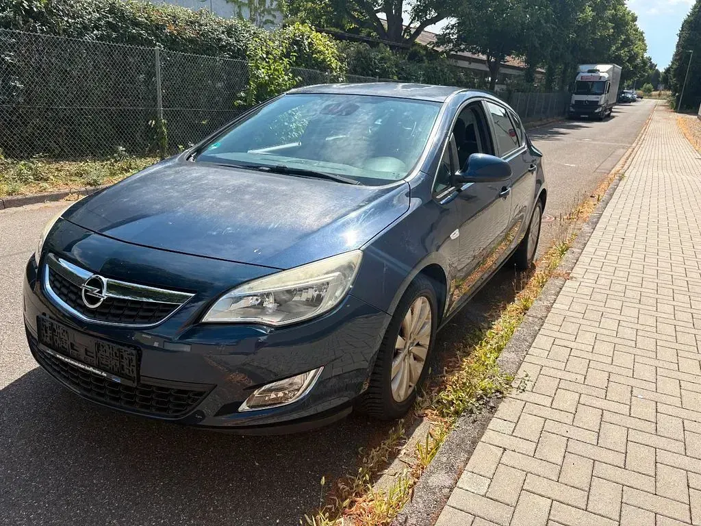 Gebraucht Opel Astra Edition 116 PS (85 kW) 2010 Blau Limousine