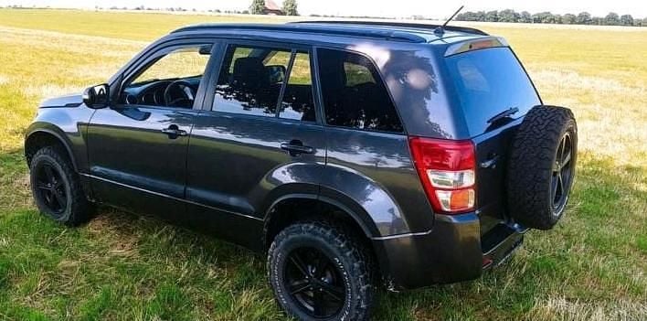 Schwarz Gebraucht 2010 Suzuki Grand Vitara SUV | 5.700 € (Superpreis) - Bild 1/4