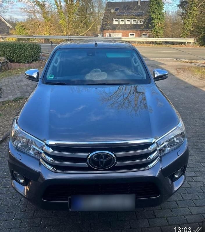 Gebraucht Toyota HiLux 150 PS (110 kW) 2018 Grau Abholung