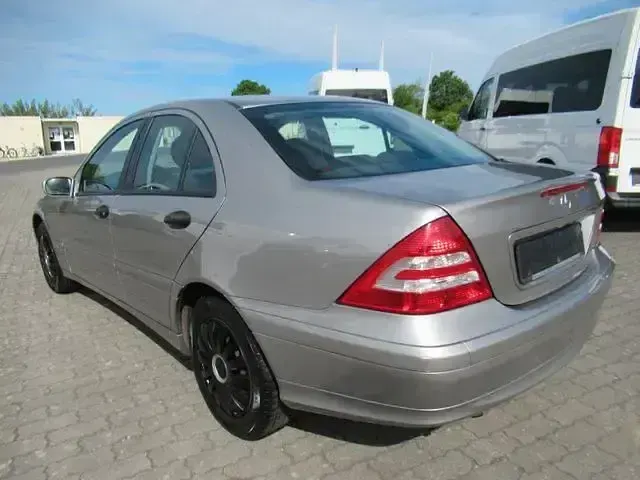 Gebraucht Mercedes C180 143 PS (105 kW) 2005 Silber Limousine