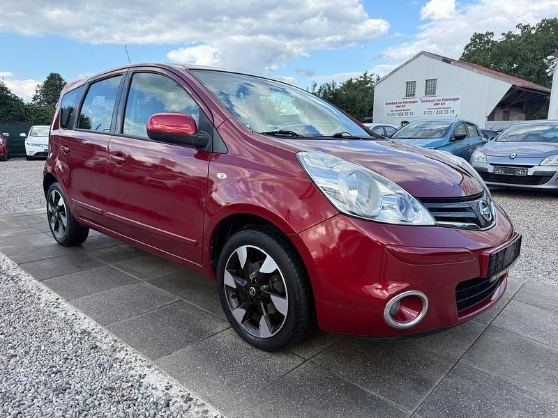 Alizarin crimson Gebraucht 2013 Nissan Note Van / Kleinbus | 7.999 € (Fairer Preis) - Bild 1/4