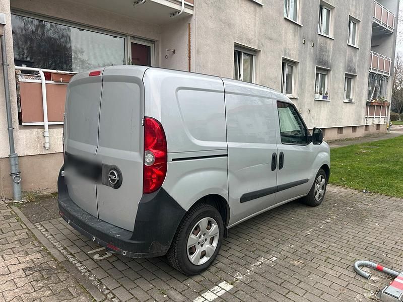 Gebraucht Opel Combo 95 PS (69 kW) 2018 Silber Van / Kleinbus