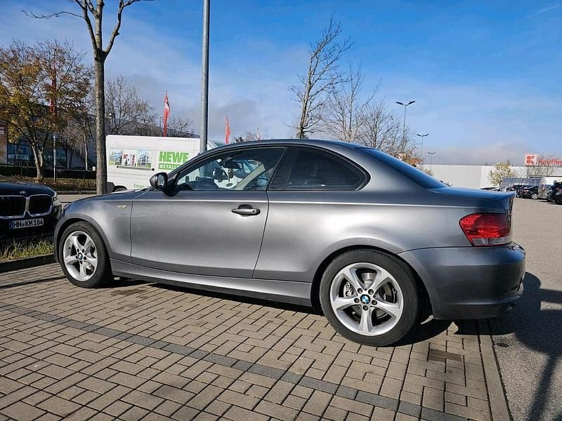 Grau Gebraucht 2010 BMW 120 Coupé Coupé | 7.200 € - Bild 1/4