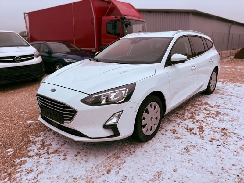 Weiß Gebraucht 2020 Ford Focus Cool & Connect Limousine | 7.990 € (Fairer Preis) - Bild 1/4
