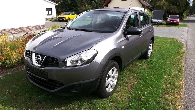 Grau Gebraucht 2012 Nissan Qashqai SUV | 6.250 € (Guter Preis) - Bild 1/4