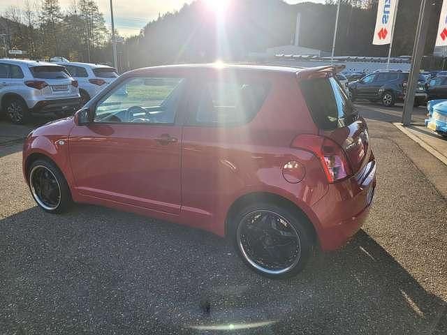 Gebraucht Suzuki Swift 92 PS (67 kW) 2009 Rot Kleinwagen