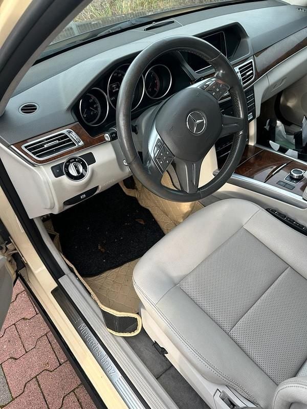 Gebraucht Mercedes E200 136 PS (100 kW) 2015 Schwarz Limousine