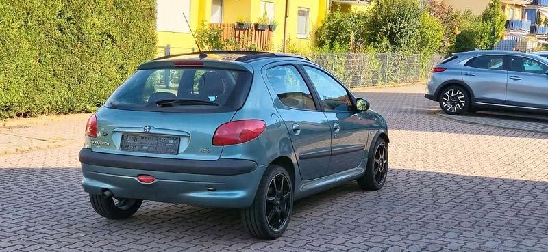 Gebraucht Peugeot 206 75 PS (55 kW) 2002 Grün Limousine