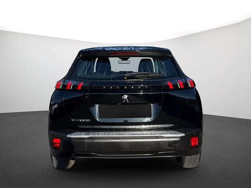 Gebraucht Peugeot e-2008 Active 100 kW (136 PS) 2022 Lackierung schwarz perla nera/typ aussenverkleidung metalliclackierung SUV