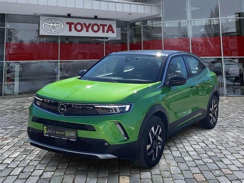 Gebraucht Opel Mokka Elegance 131 PS (96 kW) 2023 Matcha green/ikone gruen SUV
