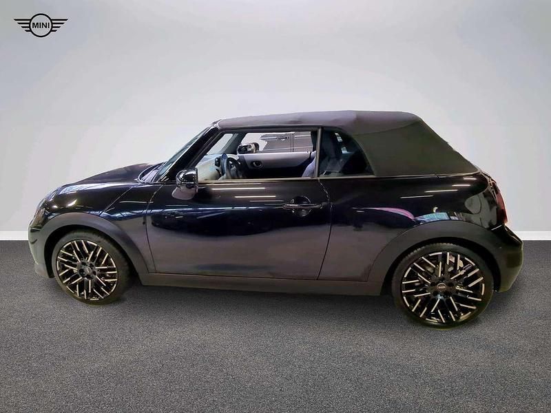 Gebraucht Mini Cooper Cabriolet Favoured 163 PS (119 kW) 2024 Schwarz Cabrio