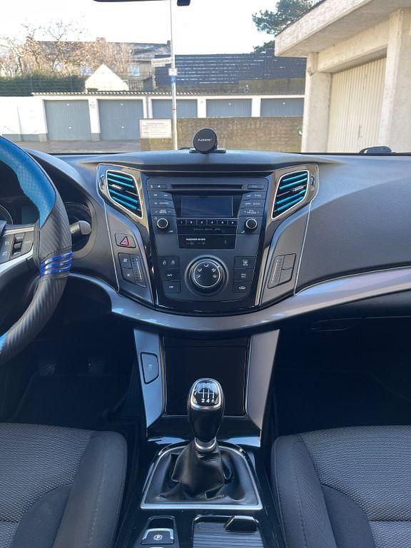 Blau Gebraucht 2013 Hyundai i40 Edition Kombi | 6.899 € (Fairer Preis) - Bild 1/4
