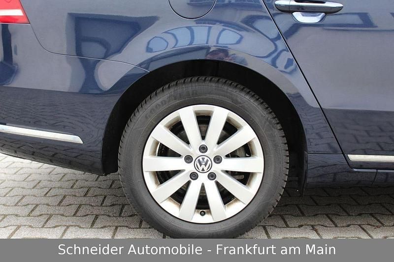 Gebraucht VW Passat 122 PS (89 kW) 2013 Blau Limousine