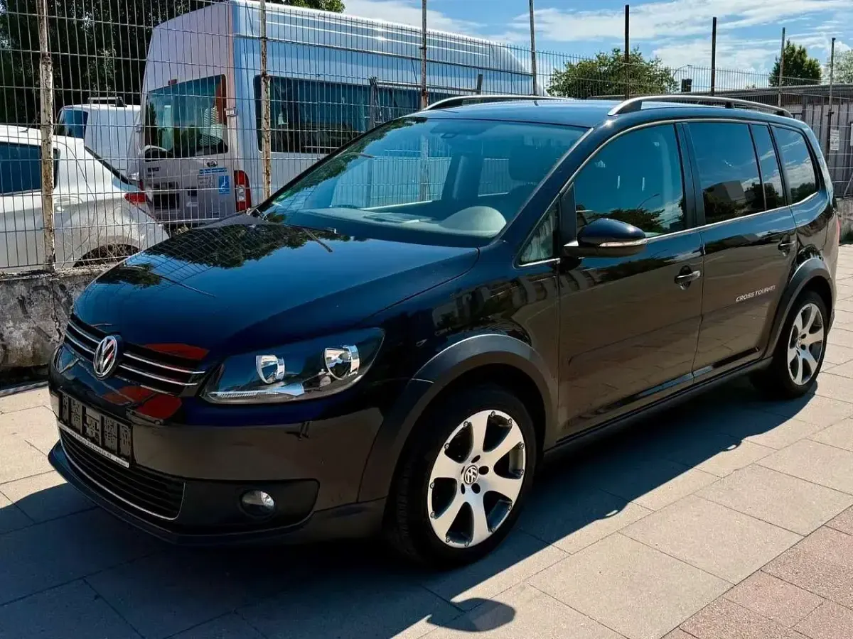 Gebraucht VW Touran Cross 140 PS (102 kW) 2013 Schwarz Van / Kleinbus