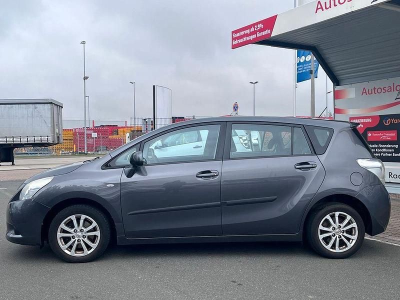 Gebraucht Toyota Verso Edition 147 PS (108 kW) 2011 Grau Van / Kleinbus