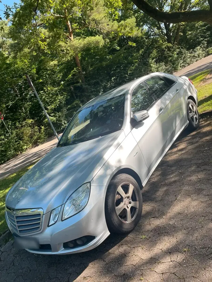 Gebraucht Mercedes E200 136 PS (100 kW) 2010 Silber Limousine