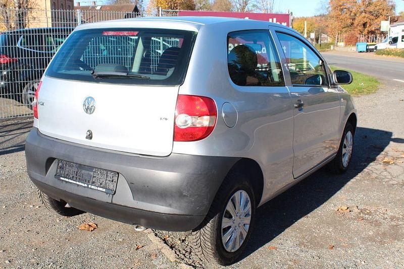 Second-hand VW Fox Basis 75 CP (55 kW) 2006 Argintiu Hatchback