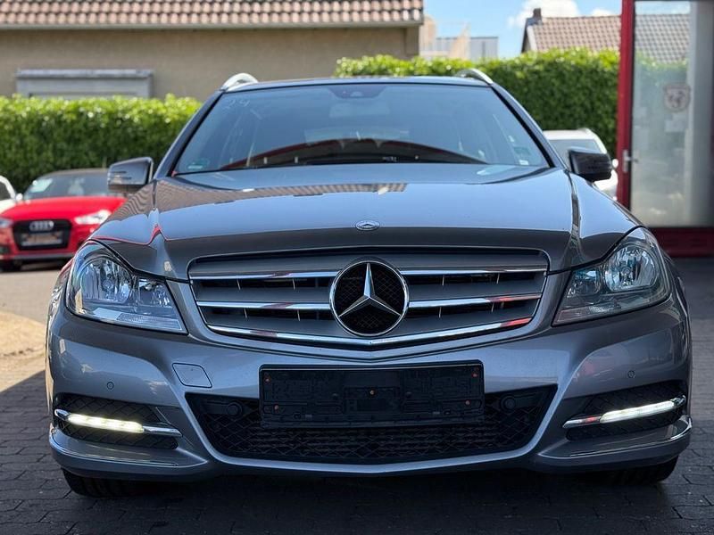 Gebraucht Mercedes C250 204 PS (150 kW) 2012 Silber Limousine