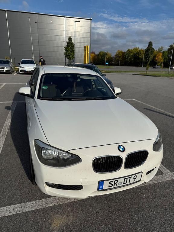 Weiß Gebraucht 2012 BMW 114 Kleinwagen | 7.800 € (Fairer Preis) - Bild 1/4