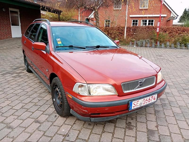 Gebraucht Volvo V40 116 PS (85 kW) 1998 Rot Kombi