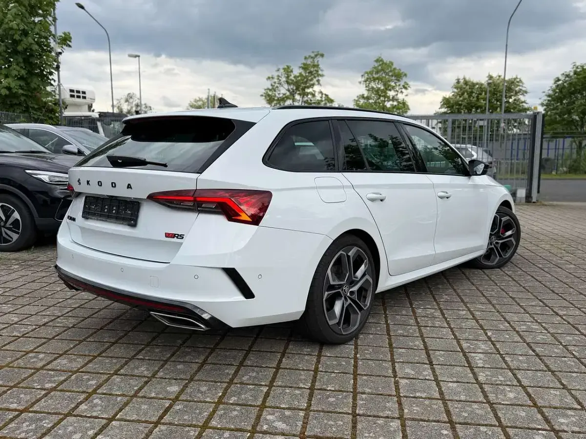 Gebraucht Skoda Octavia RS 200 PS (147 kW) 2022 Moonweiß perleffekt Kombi