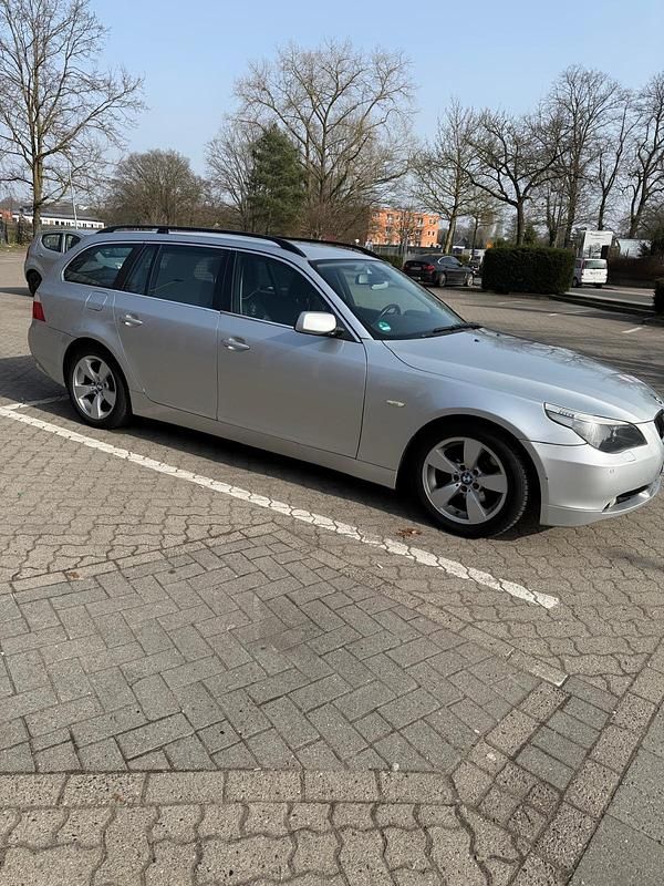 Gebraucht BMW 525 177 PS (130 kW) 2005 Silber Kombi
