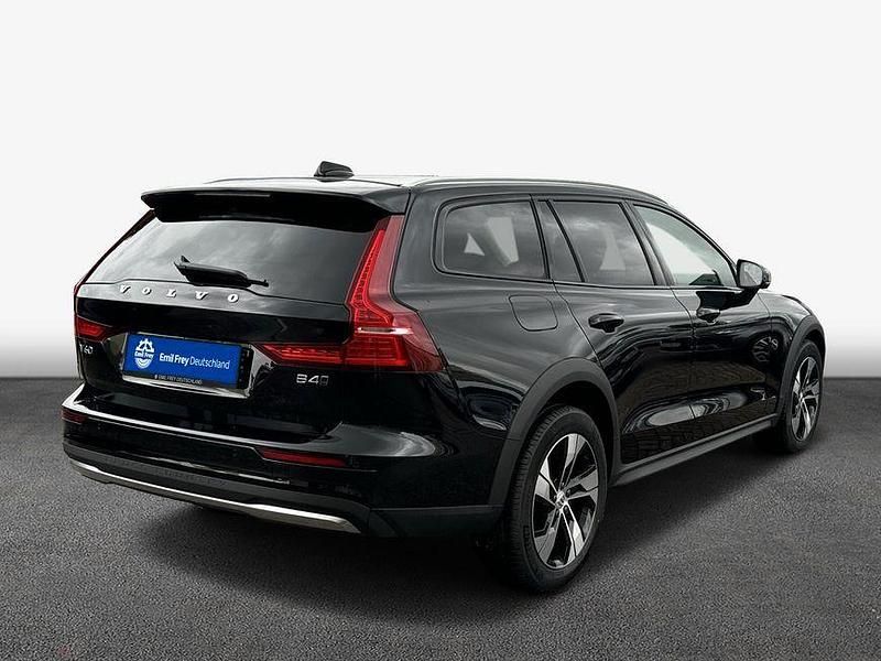 Gebraucht Volvo V60 CC Plus 197 PS (144 kW) 2024 Schwarz Kombi