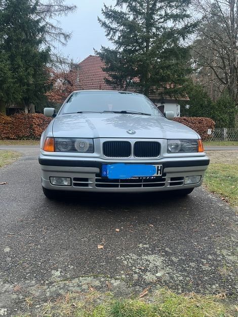 Second-hand BMW 320 150 CP (110 kW) 1992 Argintiu Berlinǎ