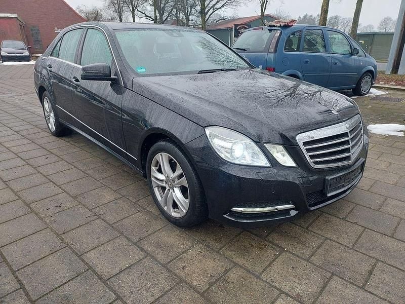 Gebraucht Mercedes E250 204 PS (150 kW) 2009 Schwarz Limousine