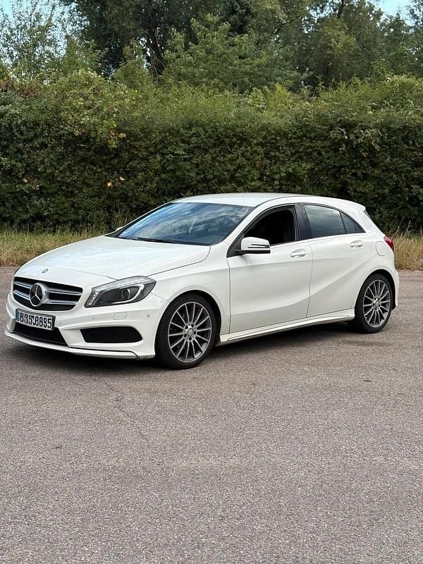 Weiß Gebraucht 2014 Mercedes A180 AMG line Plus Kleinwagen | 10.850 € (Teuer) - Bild 1/4