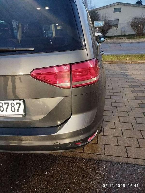 Gebraucht VW Touran 116 PS (85 kW) 2016 Grau Van / Kleinbus