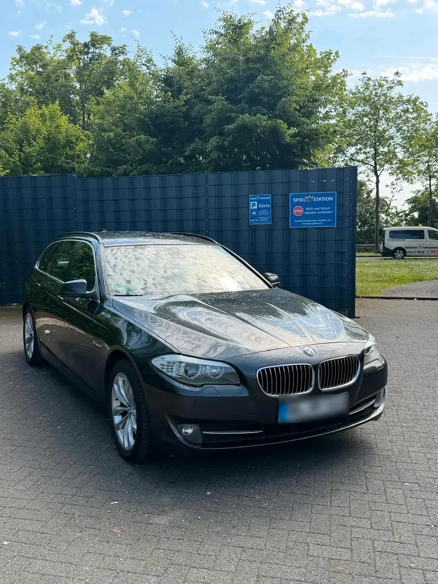 Gebraucht BMW 530 256 PS (188 kW) 2011 Grau Kombi