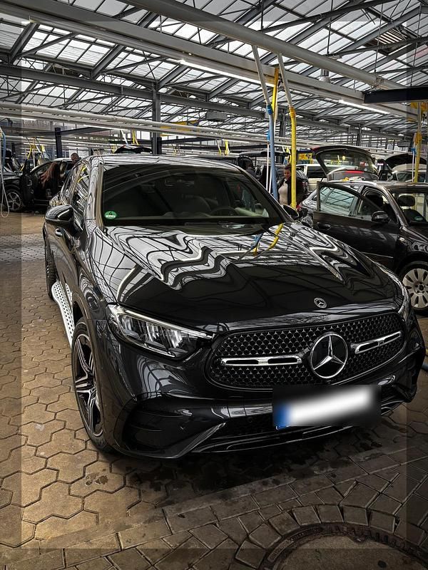 Grau Gebraucht 2024 Mercedes GLC200 SUV | 60.000 € (Teuer) - Bild 1/4