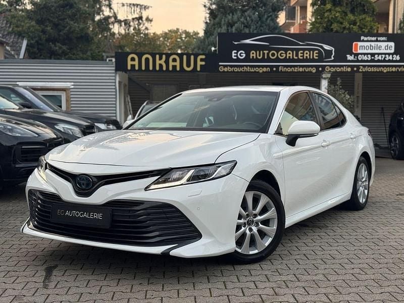 Weiß Gebraucht 2019 Toyota Camry Hybrid Business Edition Limousine | 18.850 € - Bild 1/4