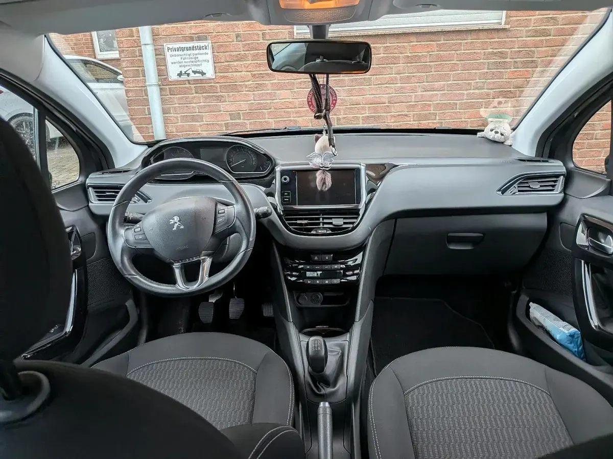Gebraucht Peugeot 208 Active 82 PS (60 kW) 2017 Grau Kleinwagen