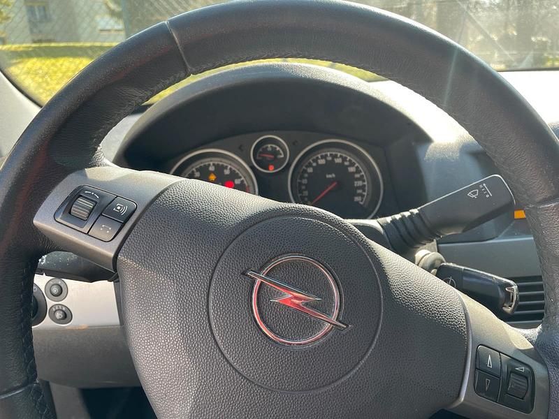 Gebraucht Opel Astra 105 PS (77 kW) 2006 Silber Limousine