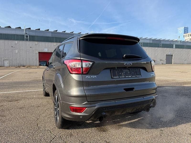 Gebraucht Ford Kuga ST-Line 175 PS (128 kW) 2018 Grau SUV