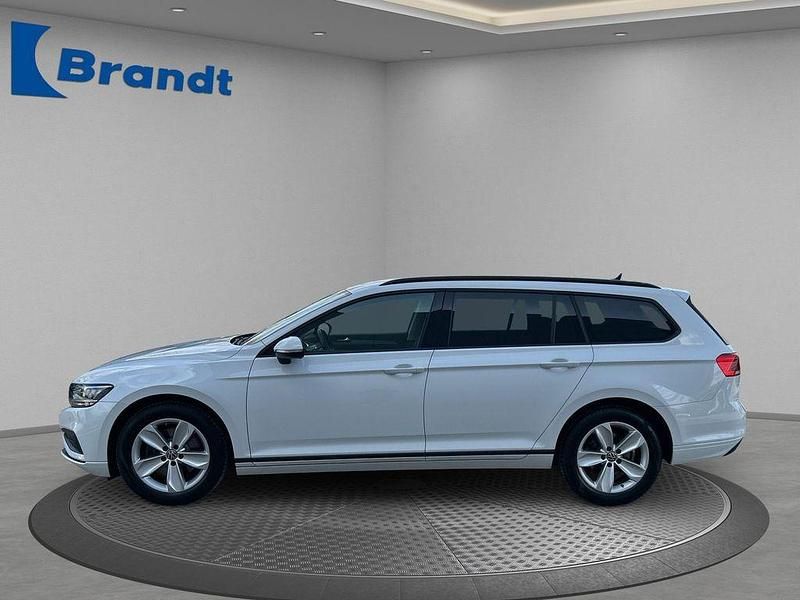 Gebraucht VW Passat Basis 150 PS (110 kW) 2021 Weiß Kombi