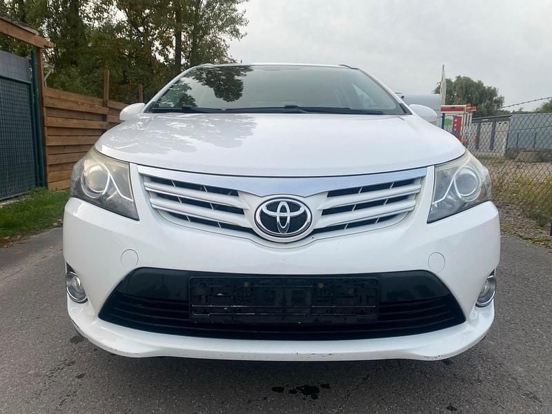 Weiß Gebraucht 2012 Toyota Avensis Kombi | 4.800 € (Guter Preis) - Bild 1/4