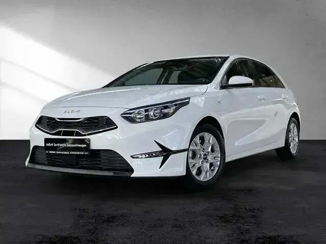 Usado Kia Ceed Comfort 140 CV (102 kW) 2025 Blanco Utilitario